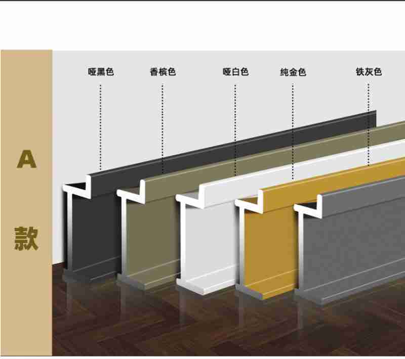 深圳华侨城生态广场的凤凰花吸引市民驻足拍摄。